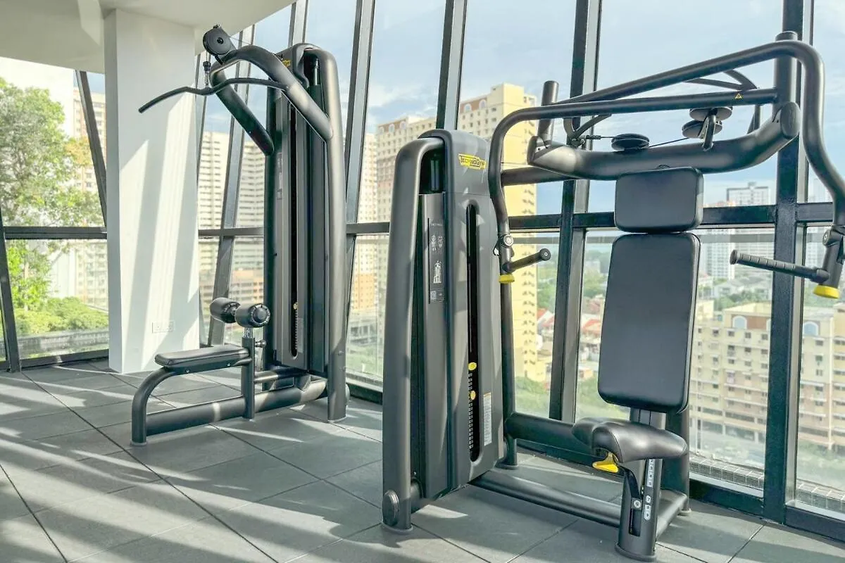 Panoramic Georgetown City & Sea View With Netflix Jelutong Apartment