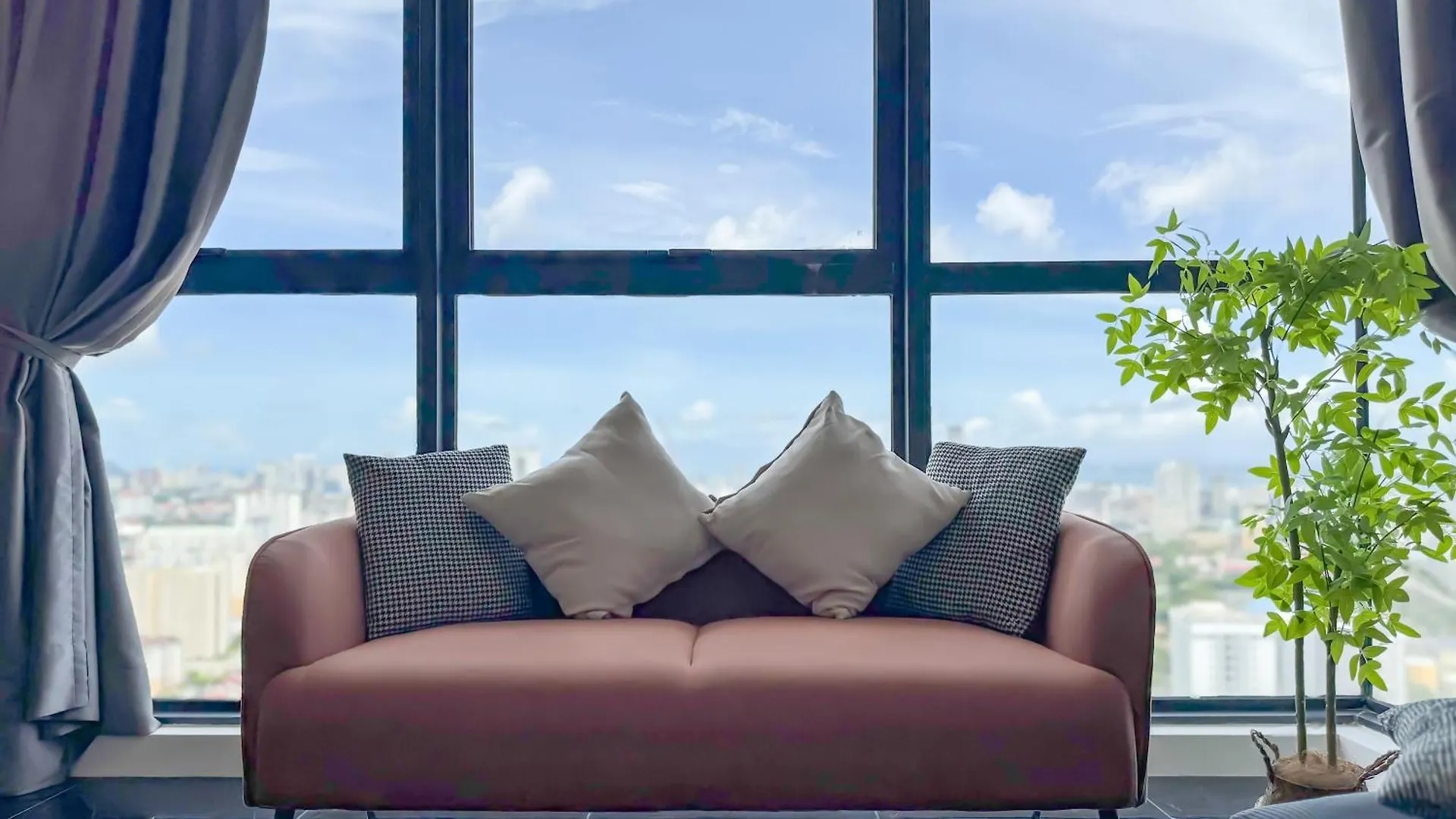 Appartement Panoramic Georgetown City & Sea View With Netflix Jelutong